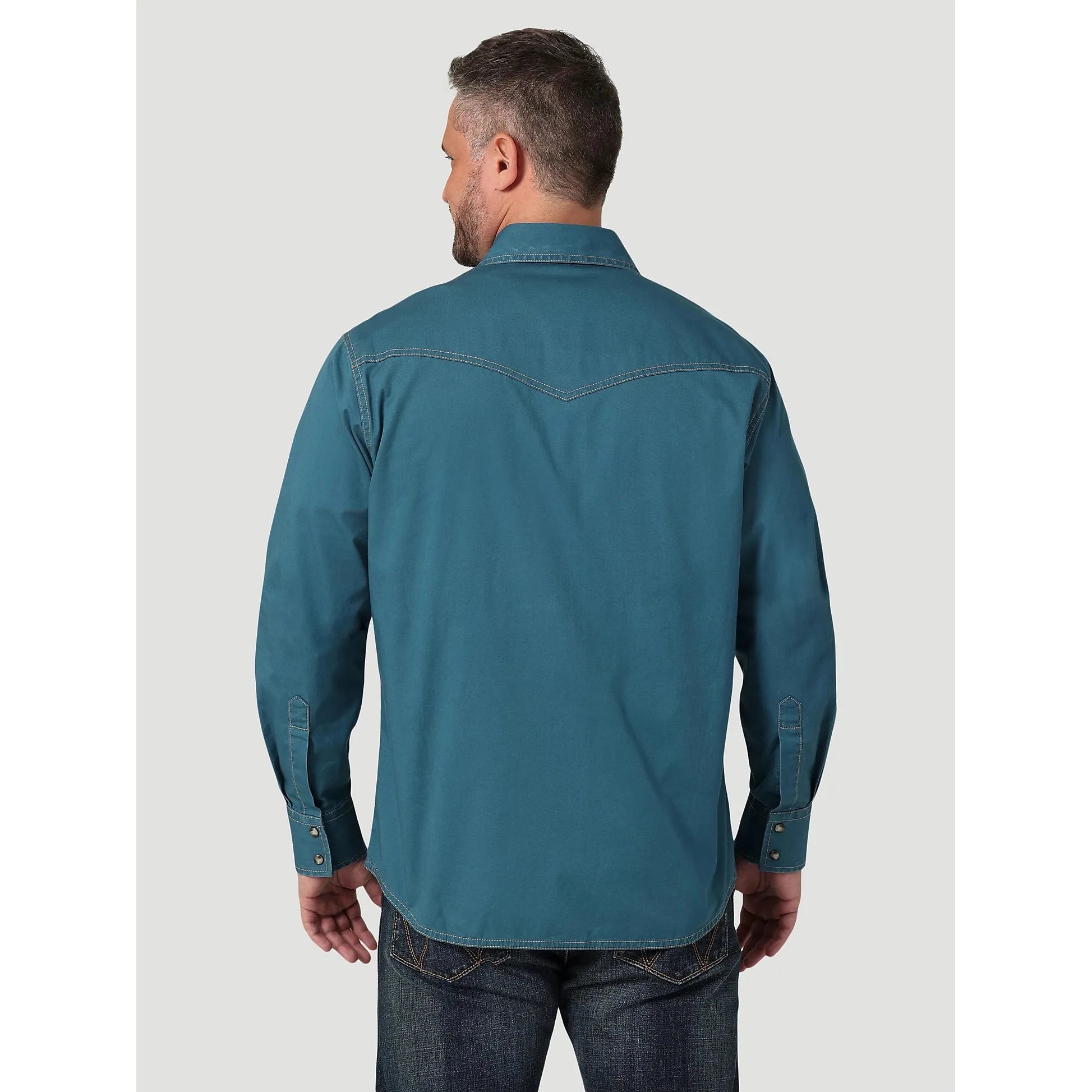 MEN'S WRANGLER RETRO® PREMIUM LONG SLEEVE SOLID SHIRT IN MALLARD BLU