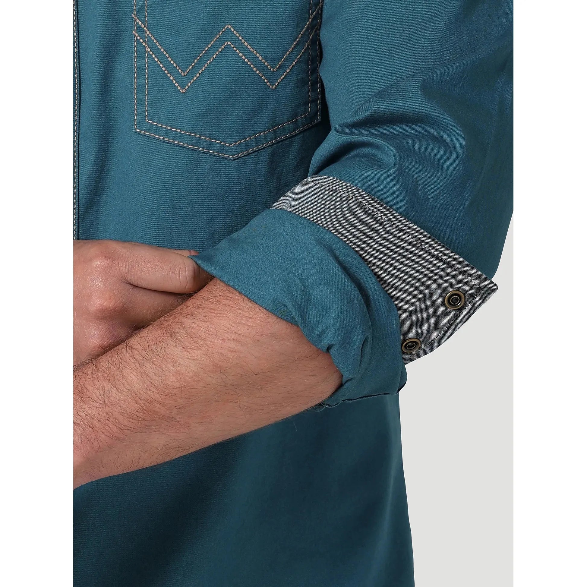 MEN'S WRANGLER RETRO® PREMIUM LONG SLEEVE SOLID SHIRT IN MALLARD BLU