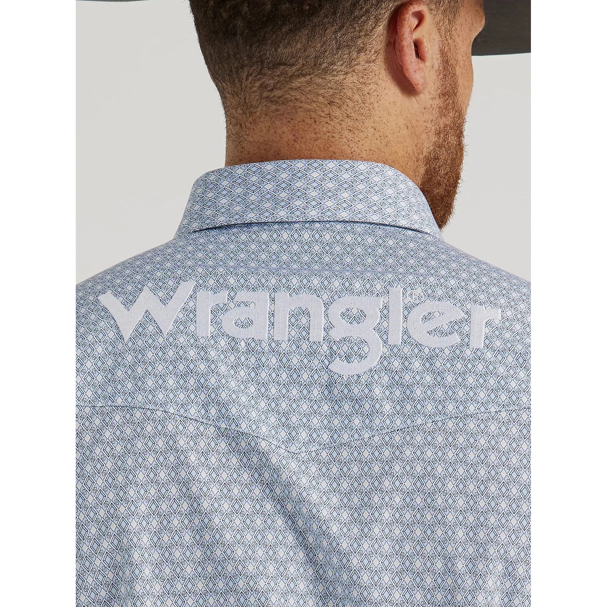MEN'S WRANGLER® LOGO LONG SLEEVE BUTTON-DOWN PRINT SHIRT IN PALE BLUE