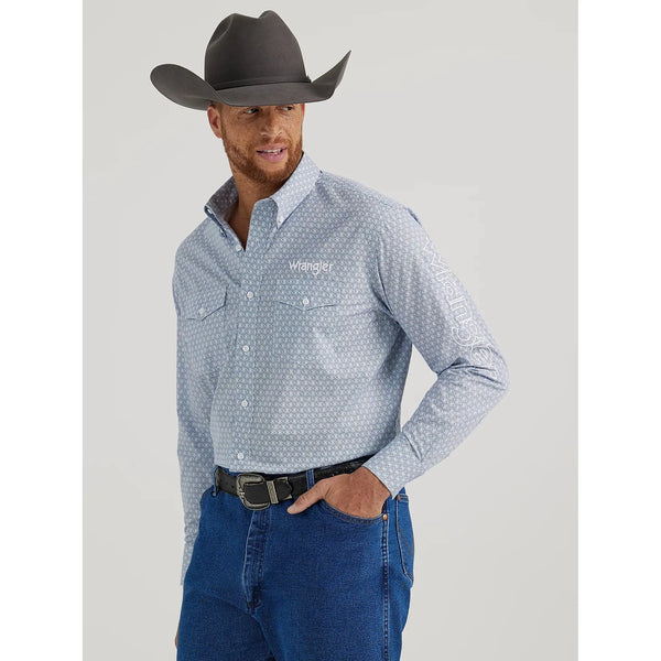 MEN'S WRANGLER® LOGO LONG SLEEVE BUTTON-DOWN PRINT SHIRT IN PALE BLUE