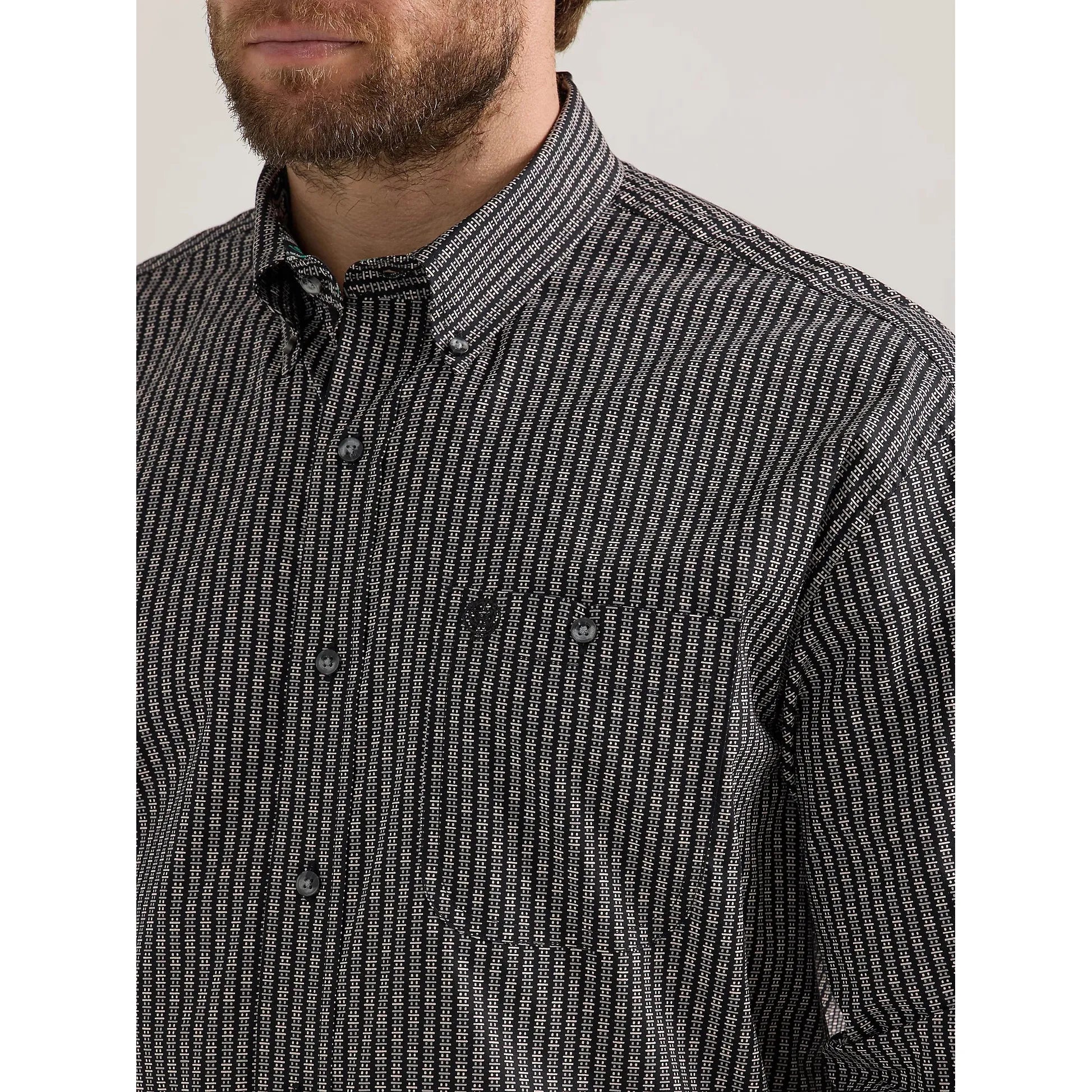 Men's Wrangler® George Strait™ Long Sleeve Button Down One Pocket Shirt in Black Scribe