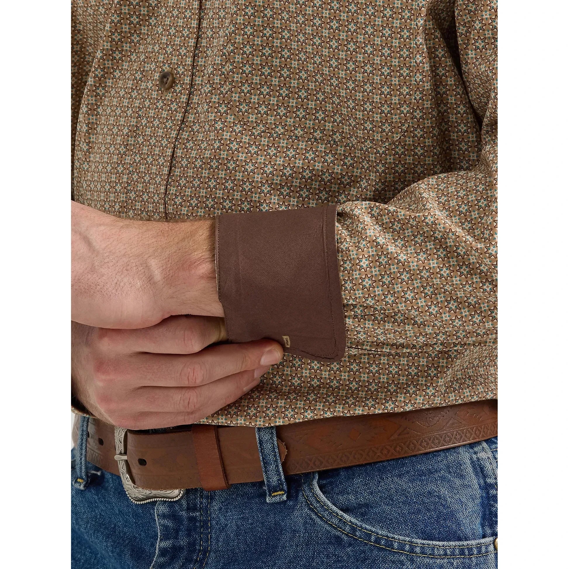 Men's Wrangler® George Strait™ Long Sleeve Button Down One Pocket Shirt in Brown Starburst