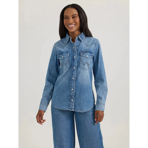 WOMEN'S WRANGLER CLASSIC DENIM SLIM WESTERN SNAP SHIRT