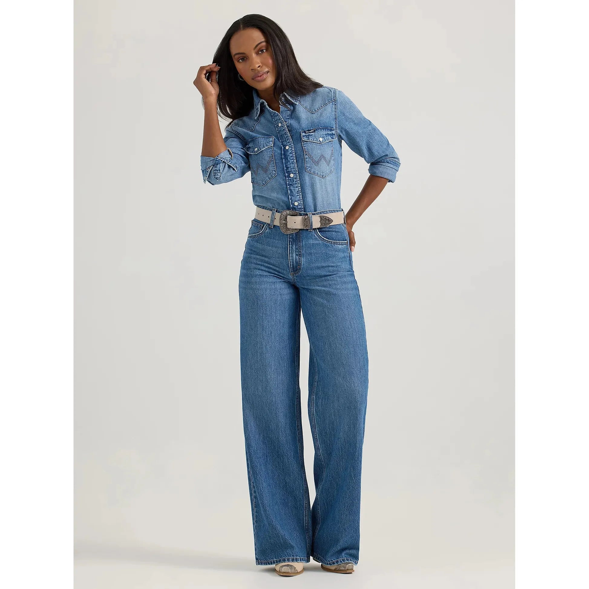 WOMEN'S WRANGLER CLASSIC DENIM SLIM WESTERN SNAP SHIRT