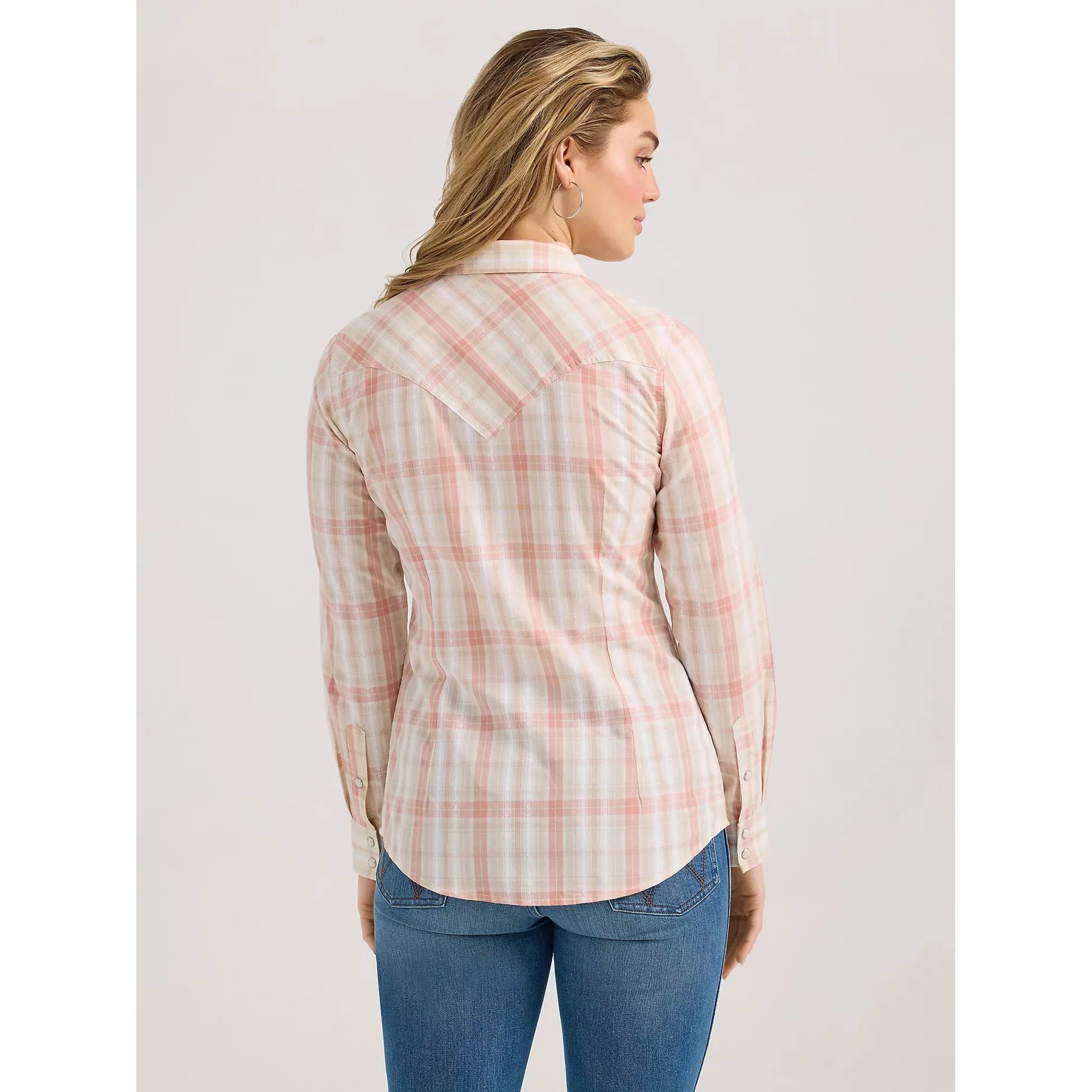 WOMEN'S WRANGLER PLAID SLIM WESTERN SNAP SHIRT-ROSY
