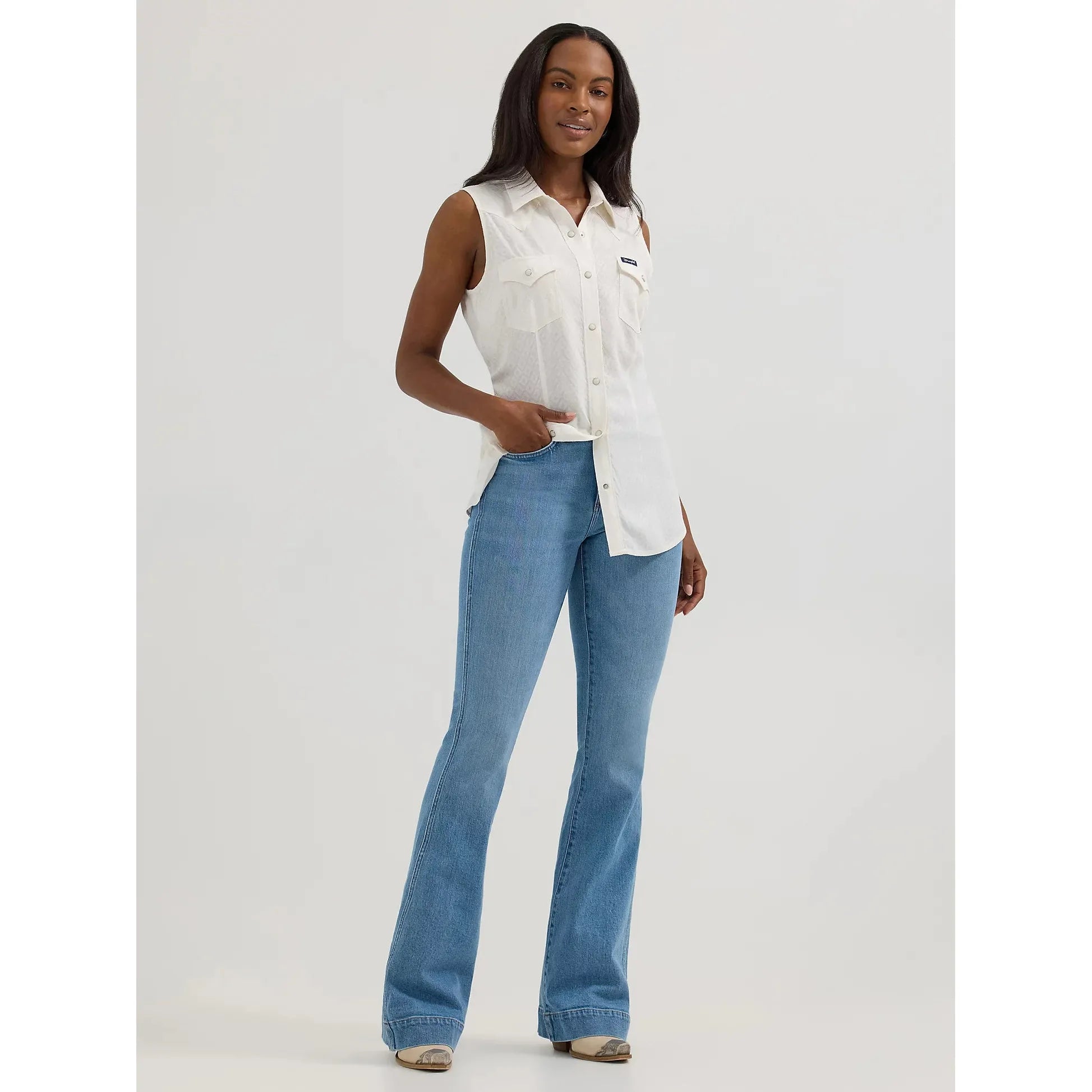 Women's Wrangler Retro®Textured Slim Western Snap Tank-White