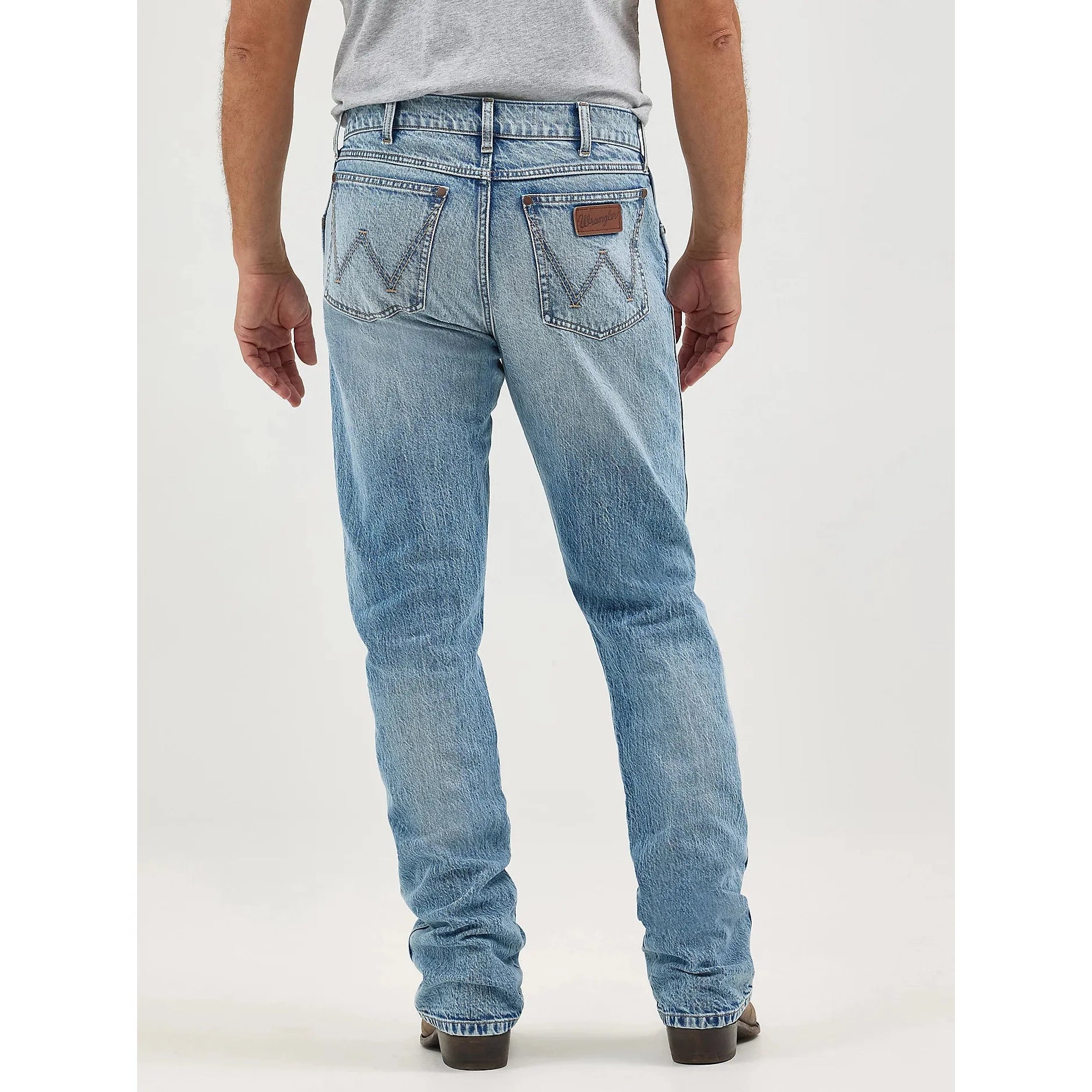 MEN'S WRANGLER RETRO® SLIM FIT BOOTCUT JEAN IN JONES