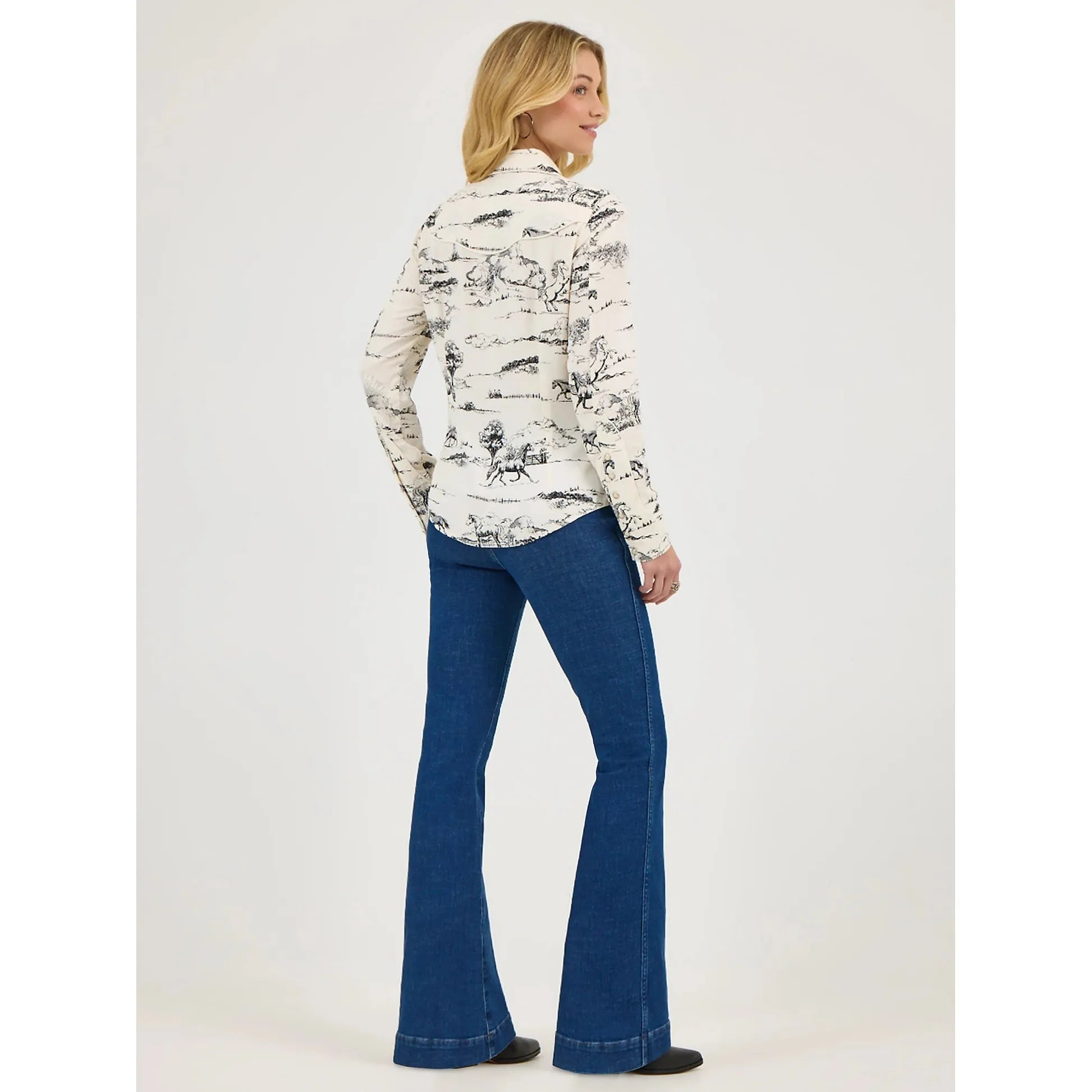 Women's Wrangler X Lainey Wilson Country Toile Western Snap Shirt-Landscape Print