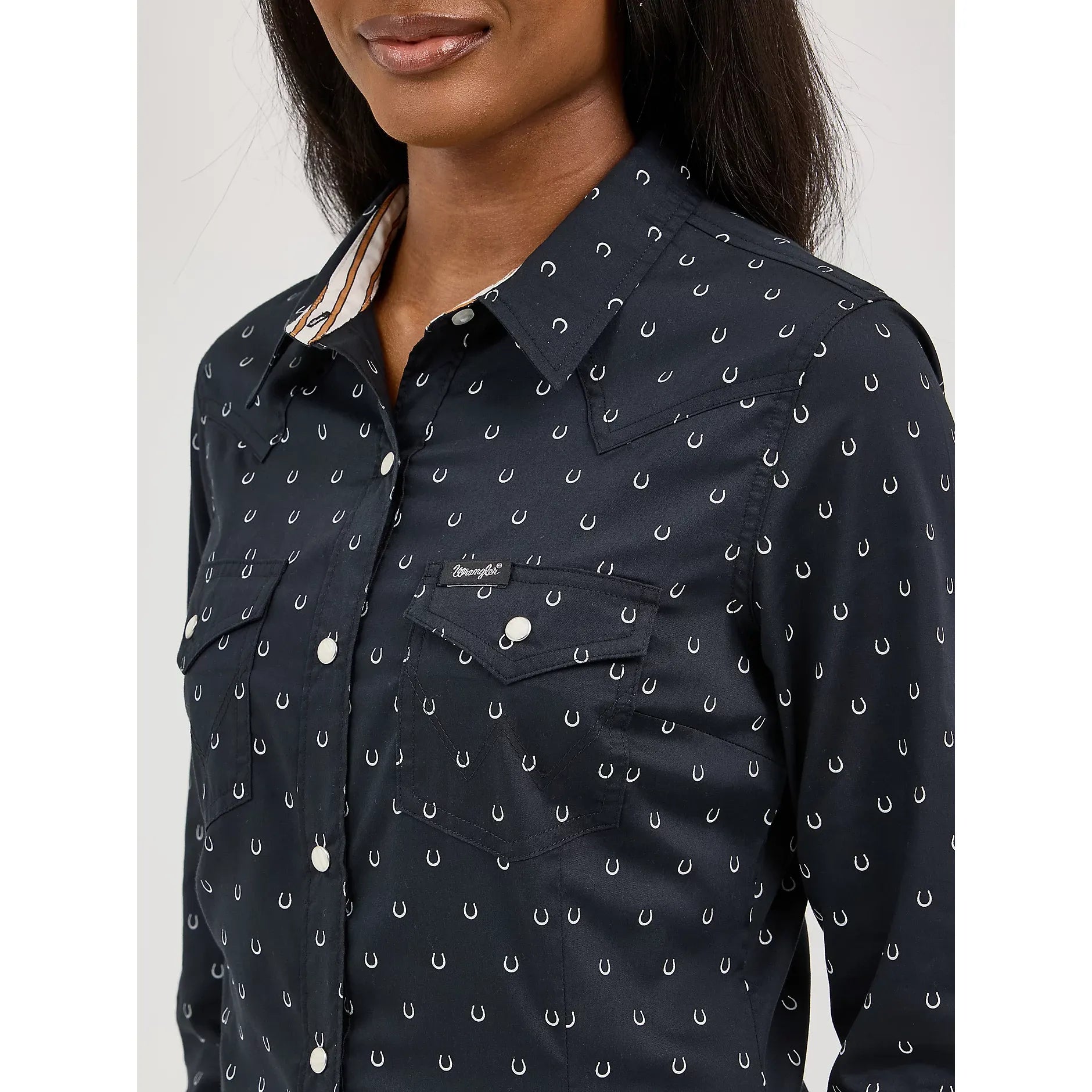 Women's Wrangler All Occasion Western Snap Shirt-Horseshoe Black