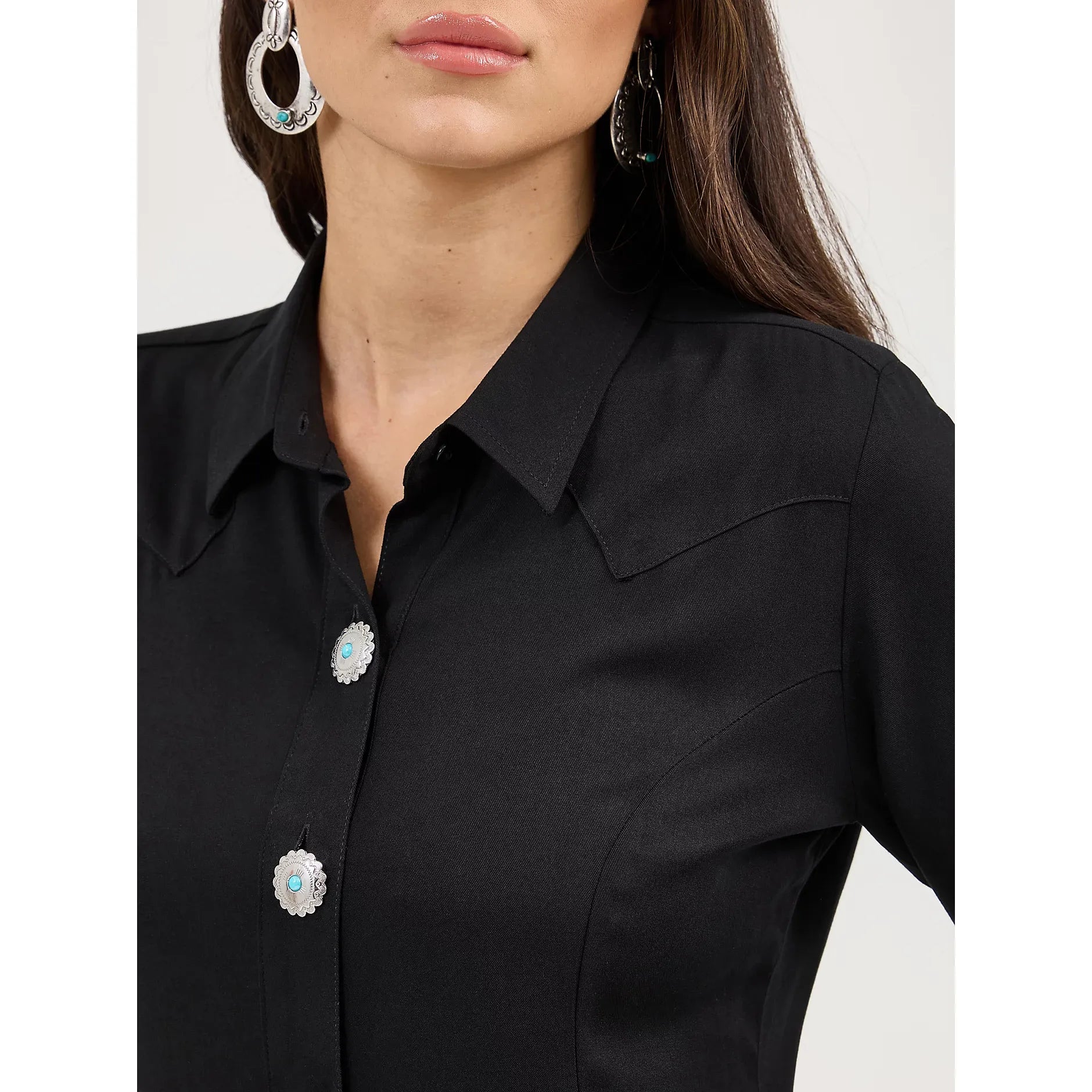 Women's Wrangler Slim Concho Button Shirt-Black - CWesternwear