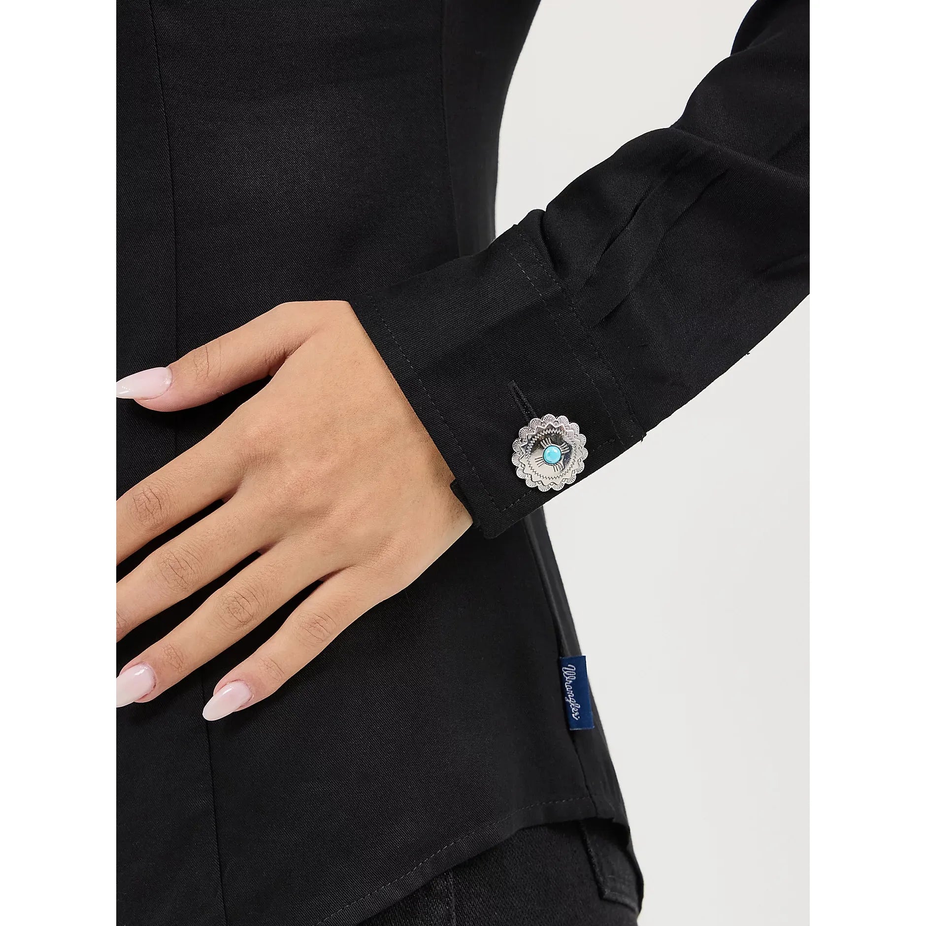 Women's Wrangler Slim Concho Button Shirt-Black - CWesternwear