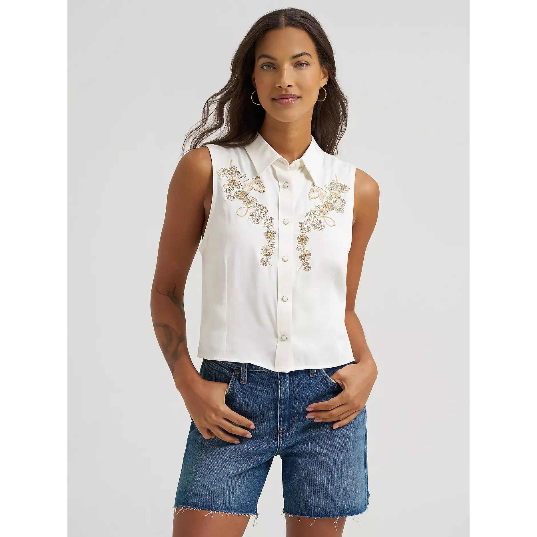 Women's Wrangler Embroidered Sleeveless Snap Shirt-White - CWesternwear