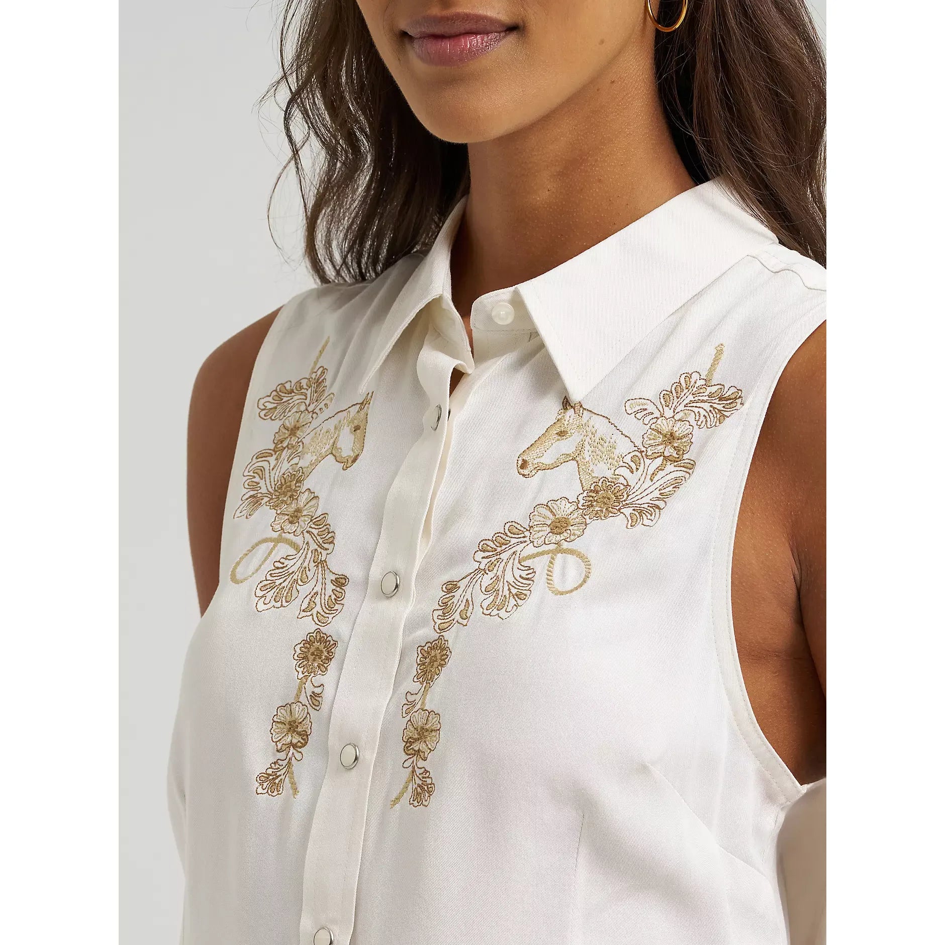 Women's Wrangler Embroidered Sleeveless Snap Shirt-White - CWesternwear