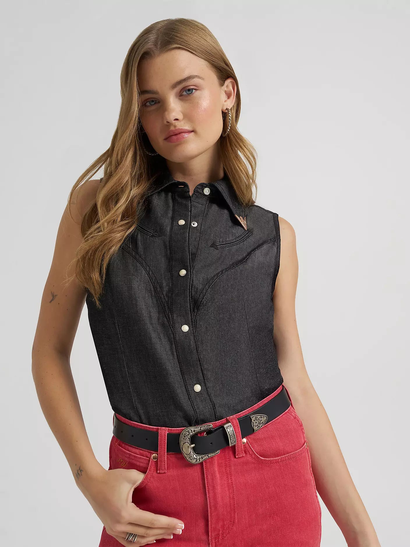 Women's Wrangler Lainey Wilson x Wrangler Black Denim Sleeveless Shirt