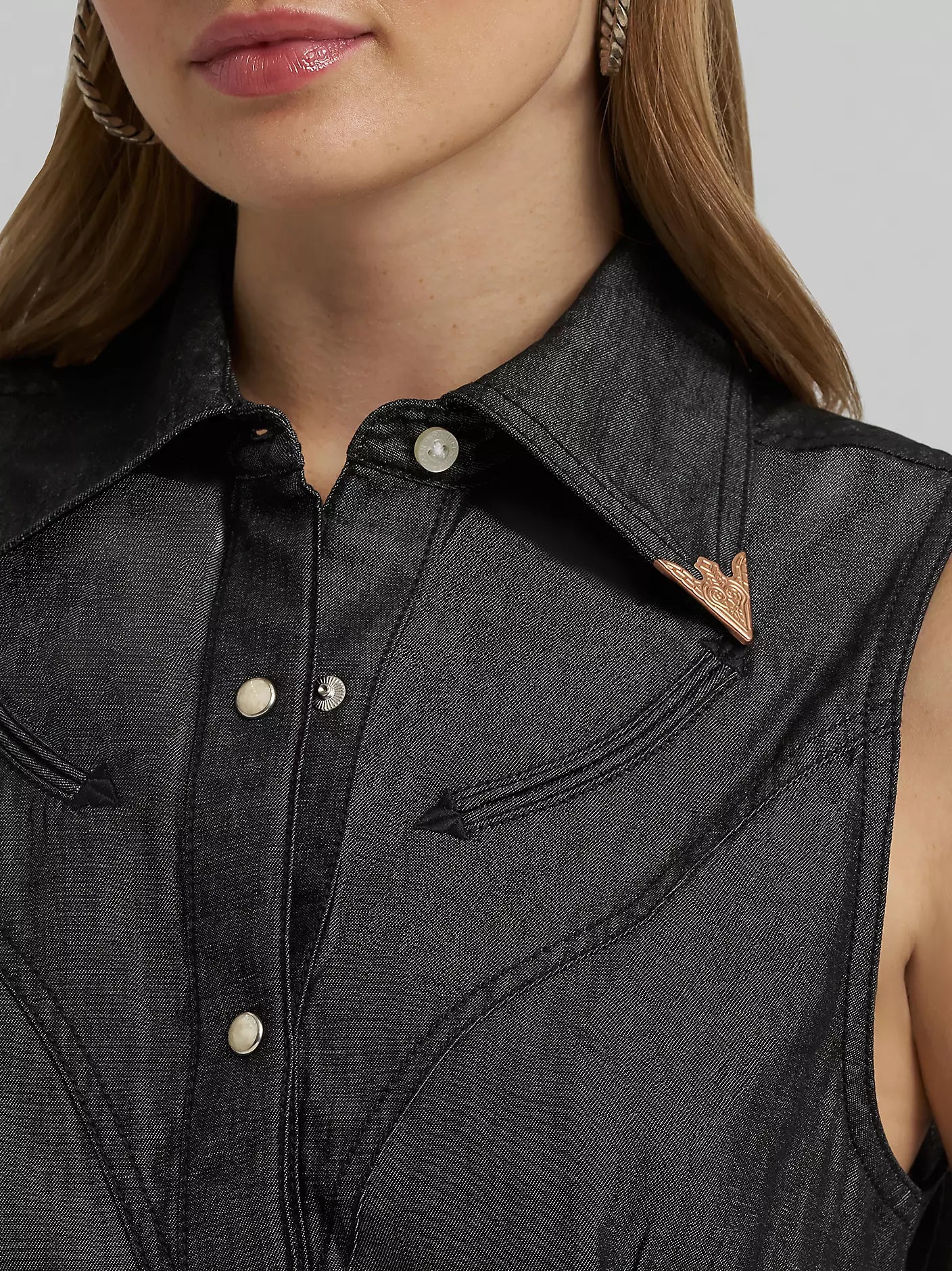 Women's Wrangler Lainey Wilson x Wrangler Black Denim Sleeveless Shirt