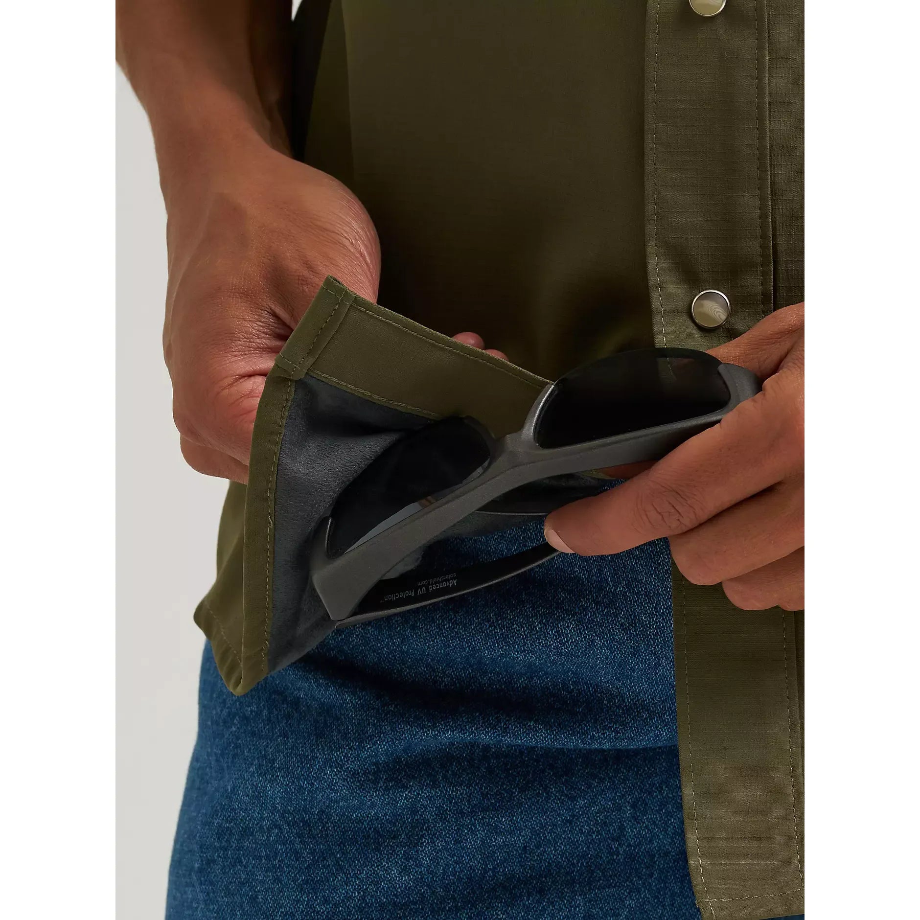 Men's Wrangler All Terrain Gear Men's Performance Solid Shirt-Olive Night