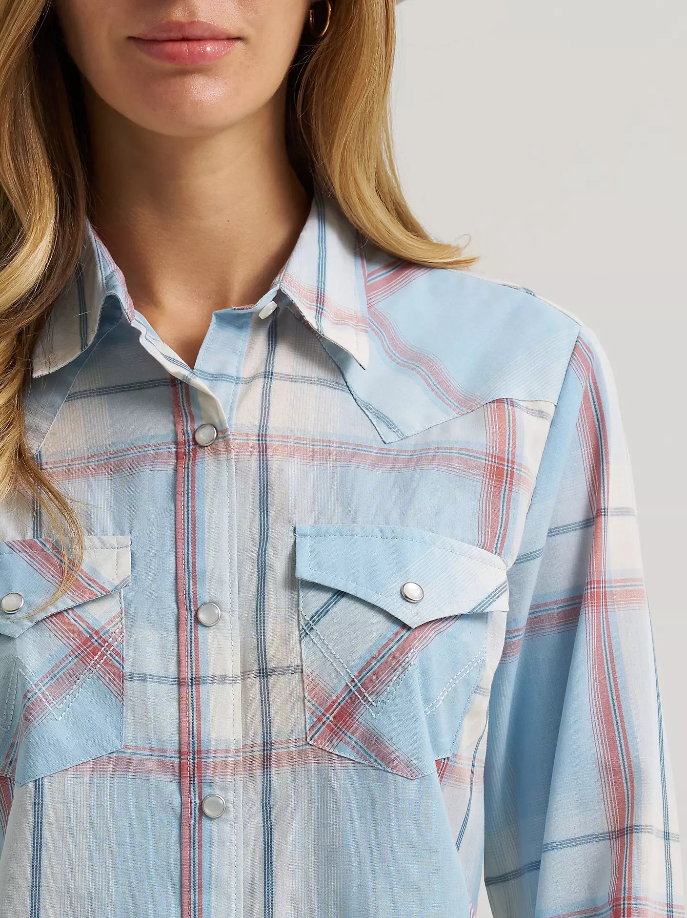 Women's Wrangler Essential Western Snap Shirt-Blue