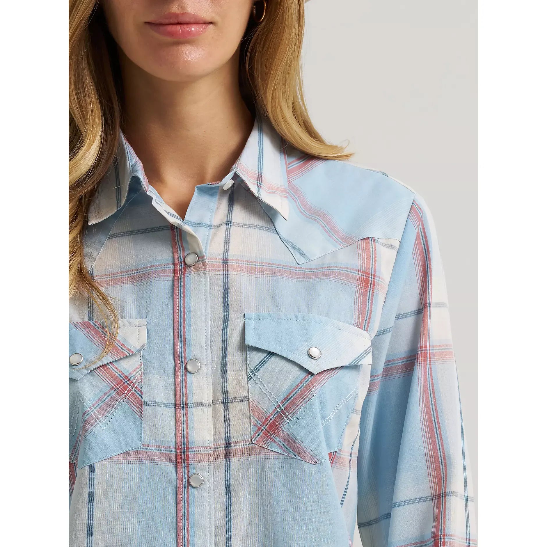 Women's Wrangler Essential Western Snap Shirt-Blue
