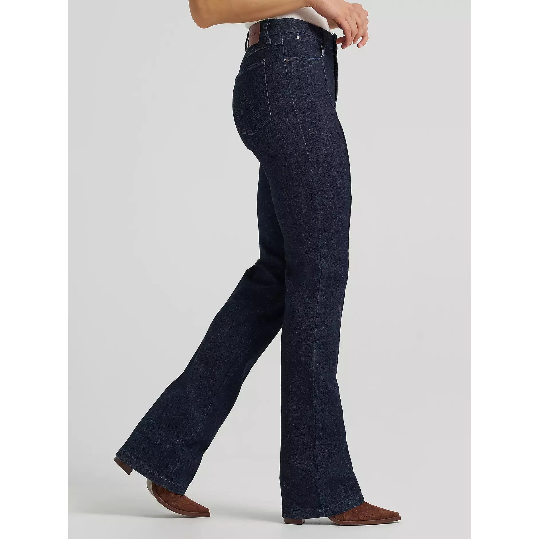 Women's Wrangler BESPOKE Pintuck Bootcut Jean in Camryn - CWesternwear
