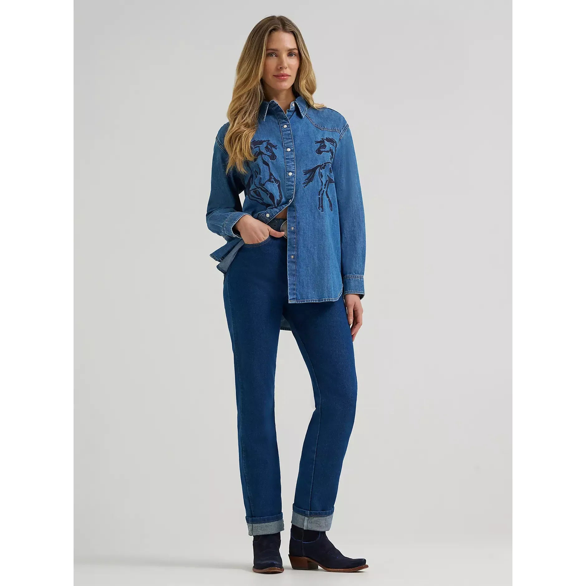 Women's Wrangler Horses Boyfriend Western Snap Shirt-Denim
