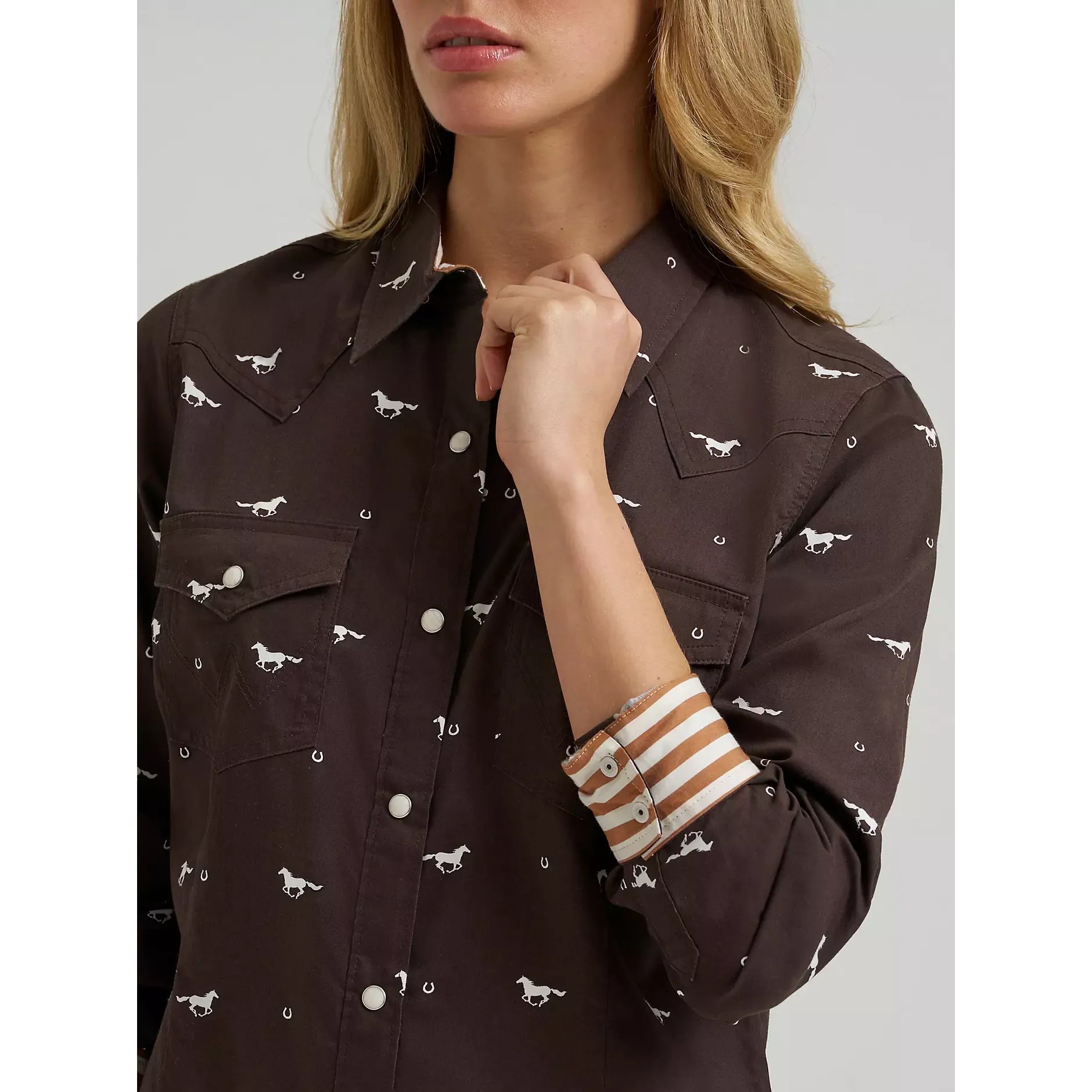 Women's Wrangler Olivia Western Slim Snap Shirt-Horses Cocoa - CWesternwear