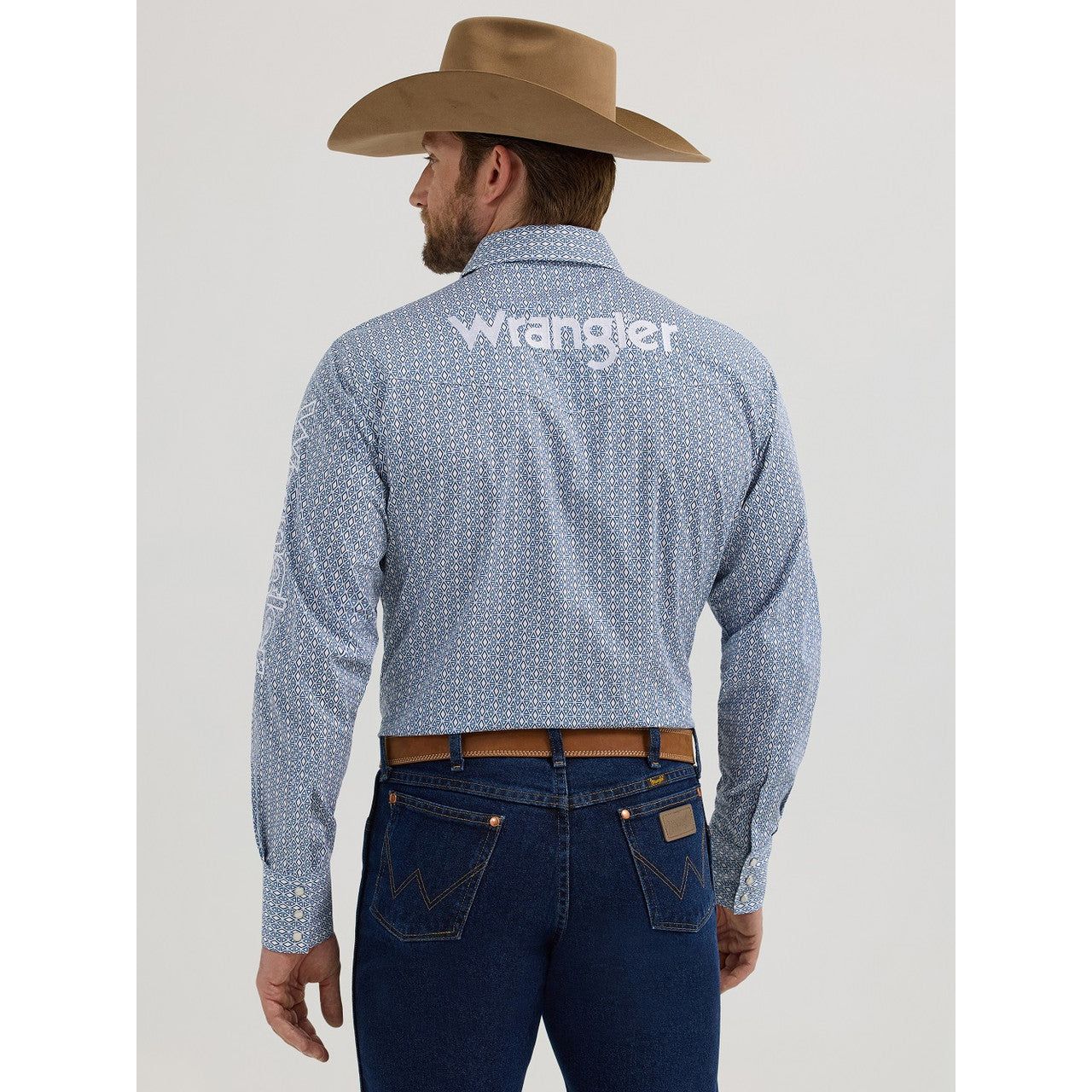 MEN'S WRANGLER LOGO LONG SLEEVE WESTERN SNAP SHIRT IN WHITE/BLUE