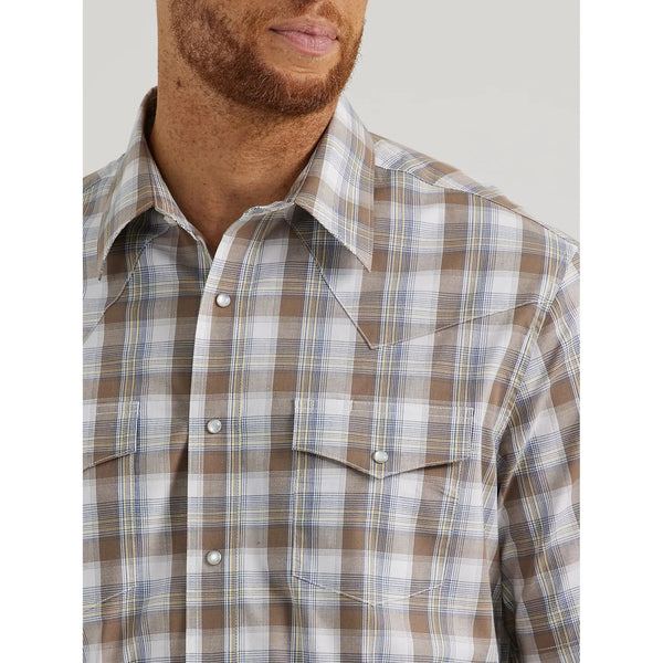 MEN'S WRANGLER® WRINKLE RESIST SHORT SLEEVE WESTERN SNAP PLAID SHIRT IN GREIGE