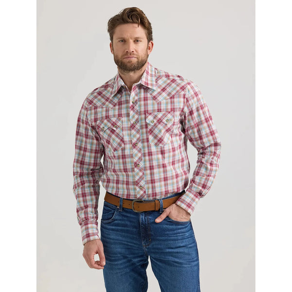 MEN'S WRANGLER RETRO® LONG SLEEVE SAWTOOTH SNAP POCKET WESTERN SHIRT IN CLEAN RED