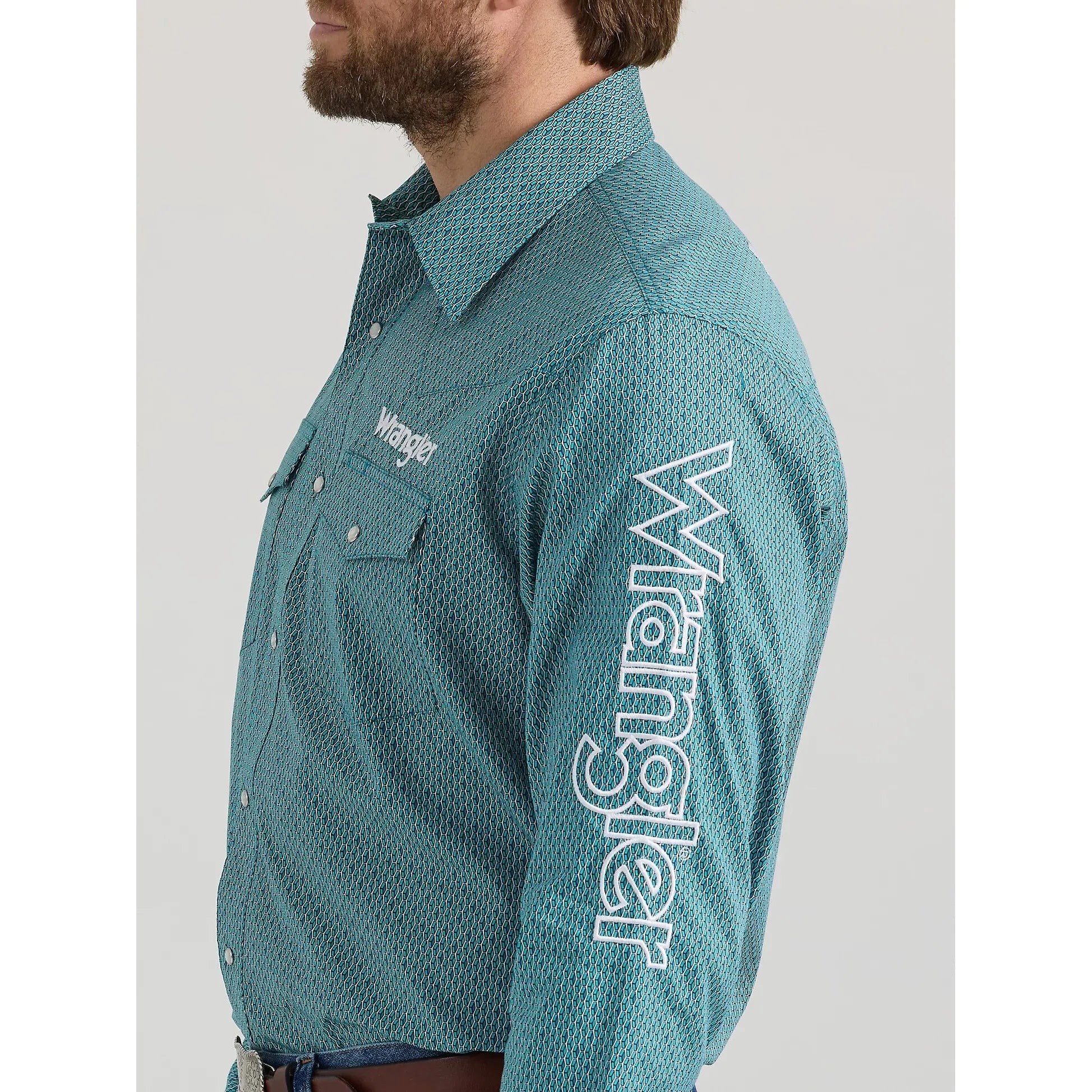 MEN'S WRANGLER LOGO LONG SLEEVE WESTERN SNAP SHIRT IN RICH TURQUOISE