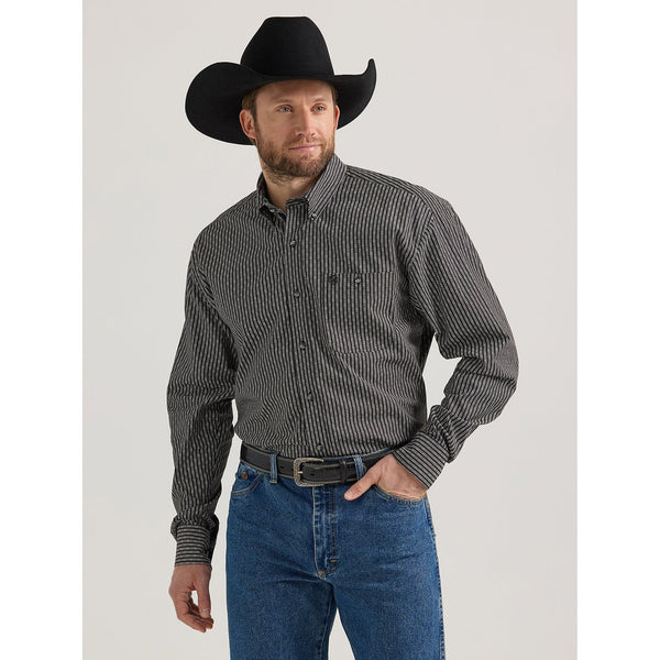 Men's Wrangler® George Strait™ Long Sleeve Button Down One Pocket Shirt in Black Scribe