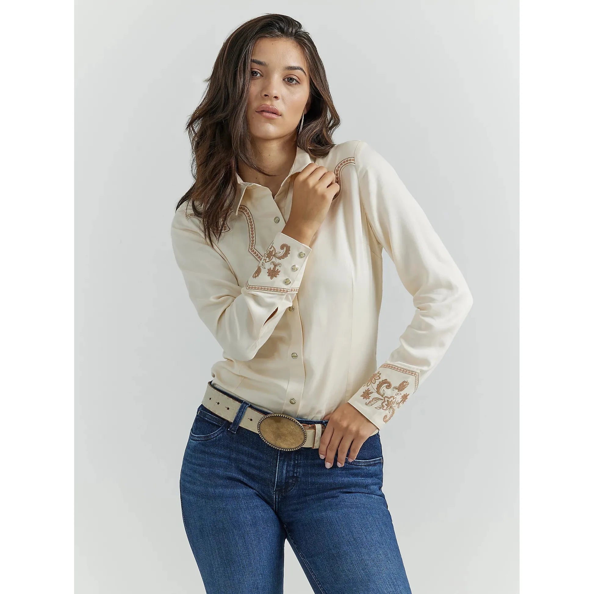 WOMEN'S WRANGLER FANCY EMBROIDERY RODEO SNAP SHIRT IN CREAM