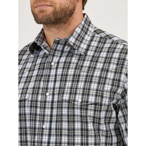 Men's Wrangler Wrinkle Resist Short Sleeve Western Snap Plaid Shirt-Onyx Black