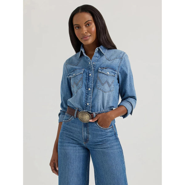 WOMEN'S WRANGLER CLASSIC DENIM SLIM WESTERN SNAP SHIRT