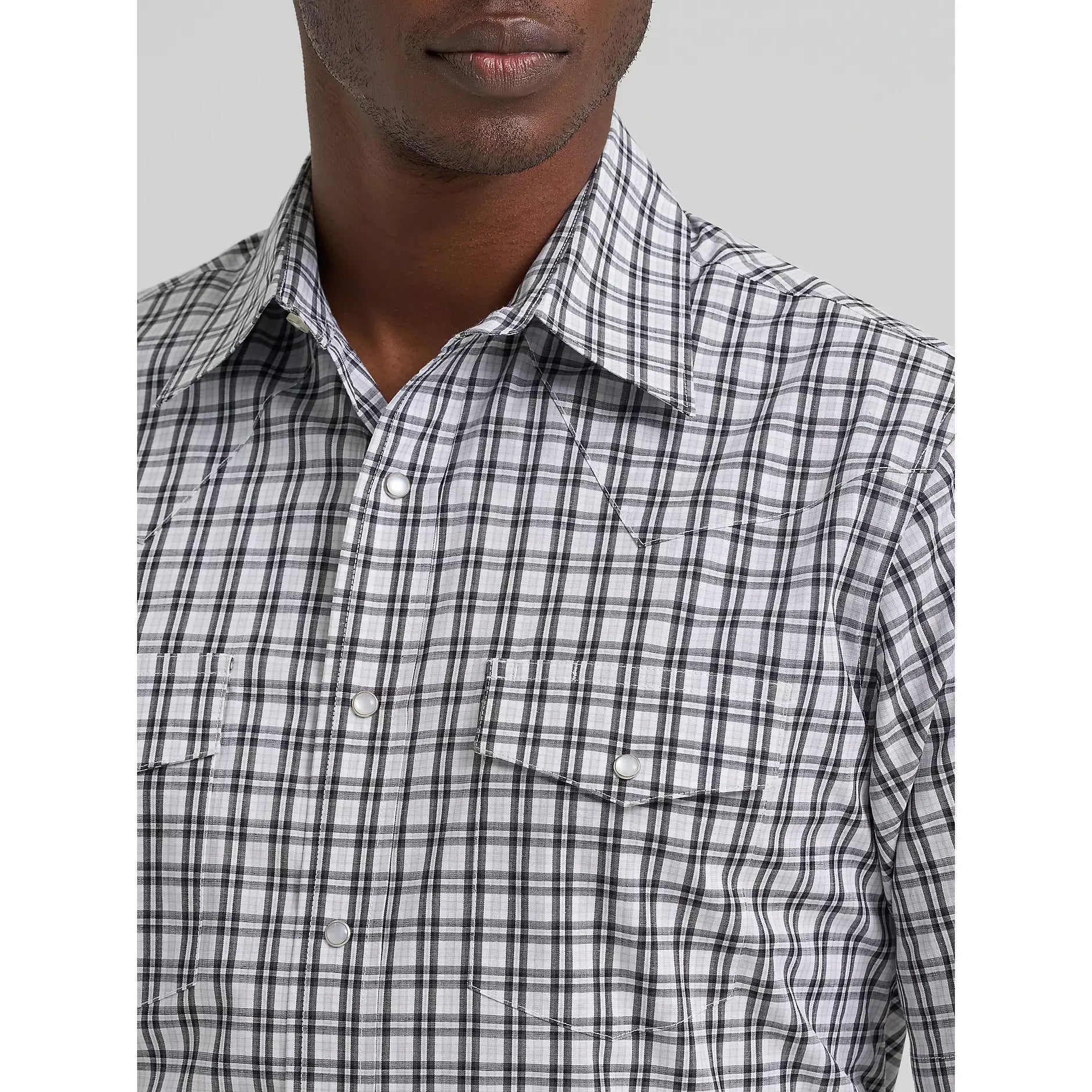 Men's Wrangler Wrinkle Resist Short Sleeve Western Snap Plaid Shirt-Black Window - CWesternwear