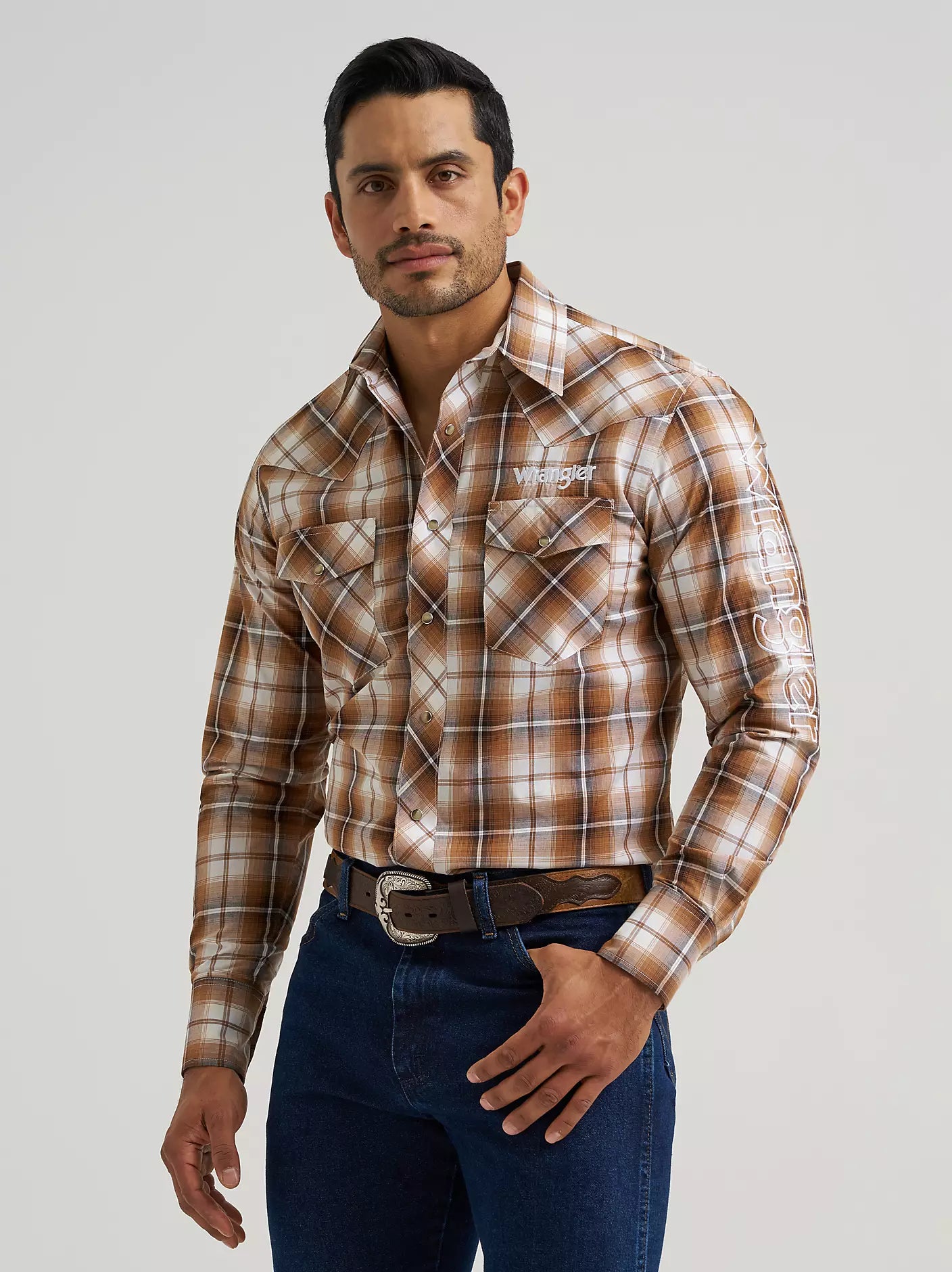Men's Wrangler Logo Long Sleeve Western Snap Shirt-Sand