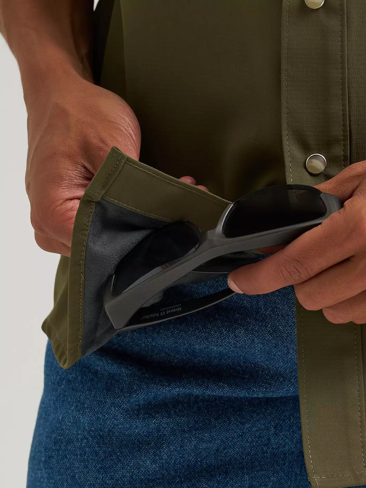Men's Wrangler All Terrain Gear Men's Performance Solid Shirt-Olive Night