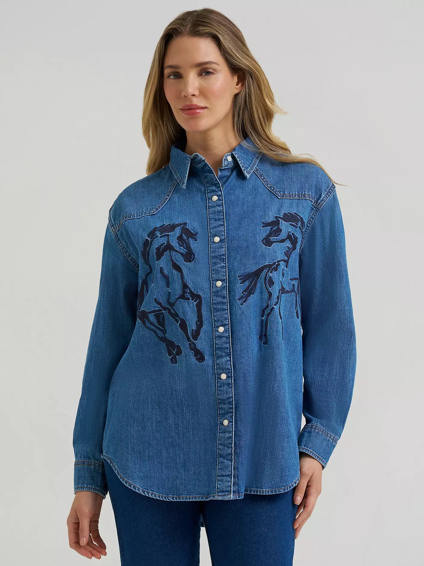 Women's Wrangler Horses Boyfriend Western Snap Shirt-Denim