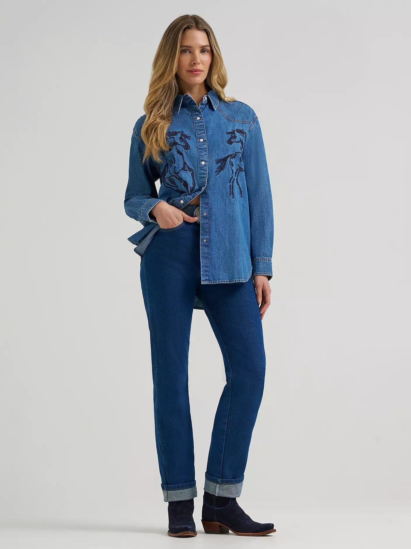 Women's Wrangler Horses Boyfriend Western Snap Shirt-Denim
