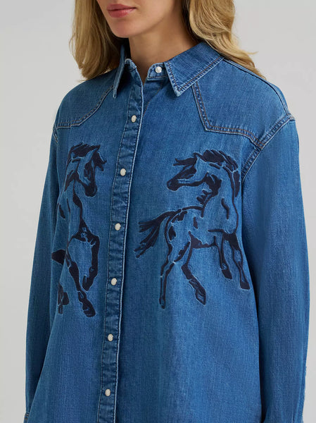 Women's Wrangler Horses Boyfriend Western Snap Shirt-Denim