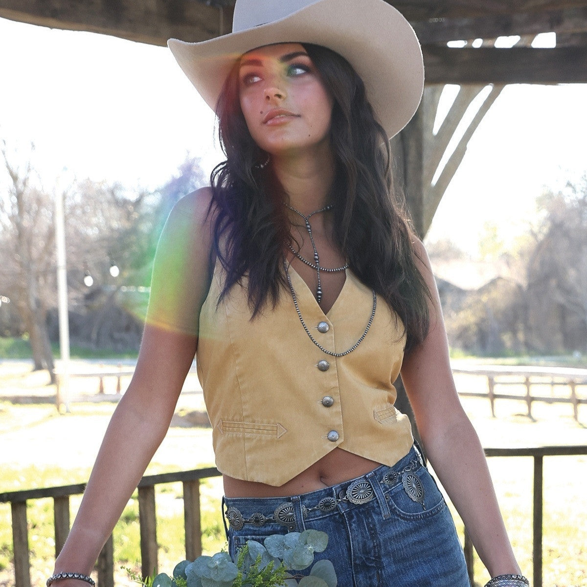 Women's Cruel Denim Cotton Twill Cropped Vest-Gold - CWesternwear