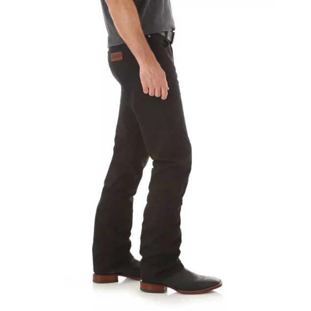 MEN'S WRANGLER RETRO® SLIM FIT STRAIGHT LEG PANT IN BLACK